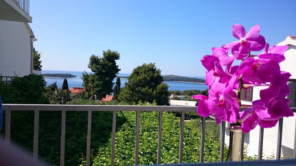 Apartments Mare Хвар Экстерьер фото