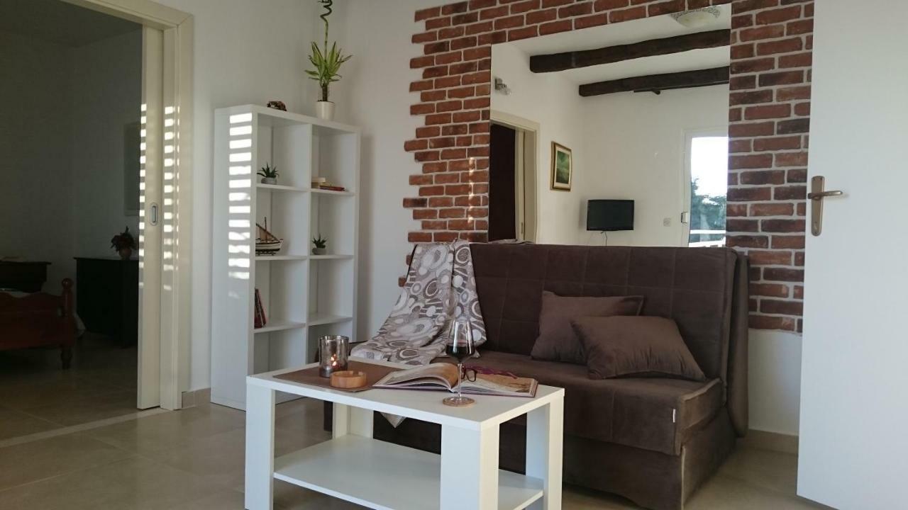 Apartments Mare Хвар Экстерьер фото